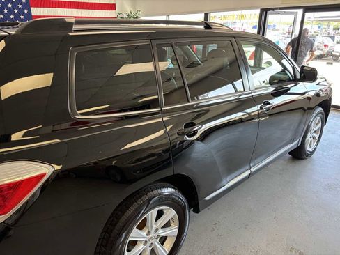Used 2012 Toyota Highlander SE w/ Tow Pkg image 22