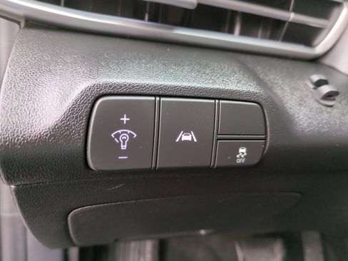 Used 2023 Hyundai Elantra Limited image 18