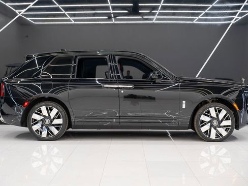Used 2025 Rolls-Royce Cullinan image 7