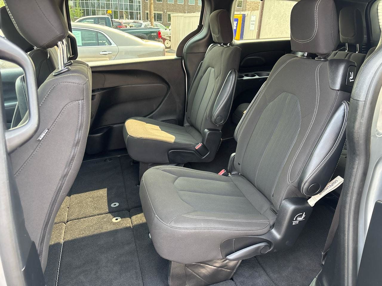 Used 2023 Chrysler Pacifica Touring FWD image 29