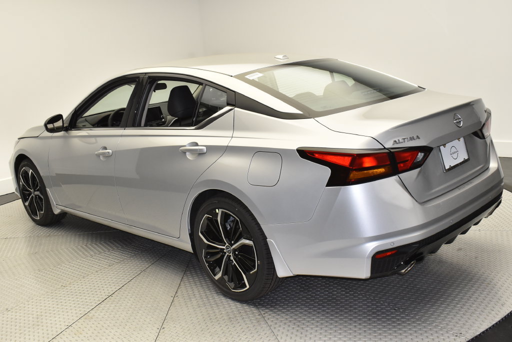 Used 2025 Nissan Altima 2.5 SR FWD image 7