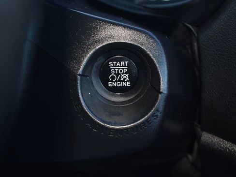 Used 2017 Jeep Renegade Limited image 20