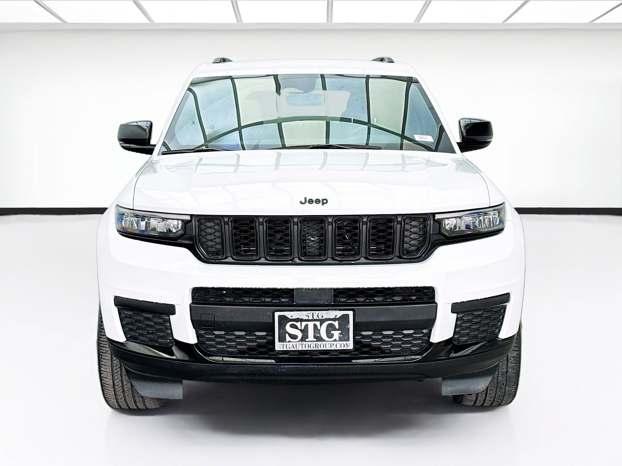 Used 2023 Jeep Grand Cherokee L Laredo AWD/4WD image 2