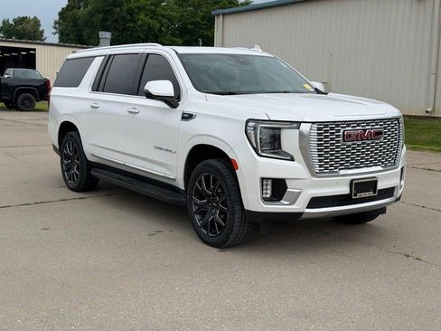 Used 2023 GMC Yukon XL Denali AWD/4WD image 1