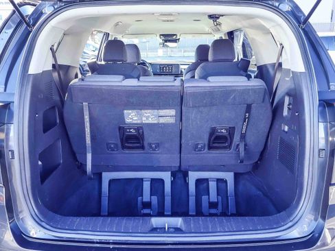 Used 2024 Kia Carnival LX image 13