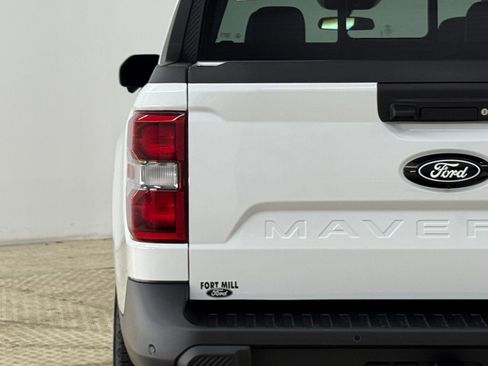 New 2025 Ford Maverick Lariat w/ Black Appearance Package image 10