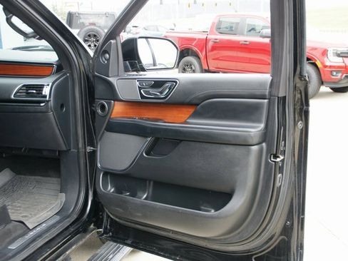 Used 2018 Lincoln Navigator L Select image 37