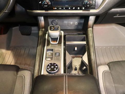 Used 2022 Nissan Pathfinder SV image 29