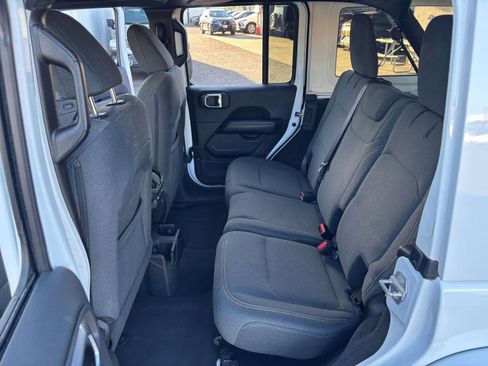 Used 2025 Jeep Wrangler Unlimited Sahara AWD/4WD image 25