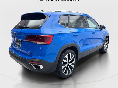 Used 2022 Volkswagen Taos SE w/ Panoramic Sunroof Package AWD/4WD image 6