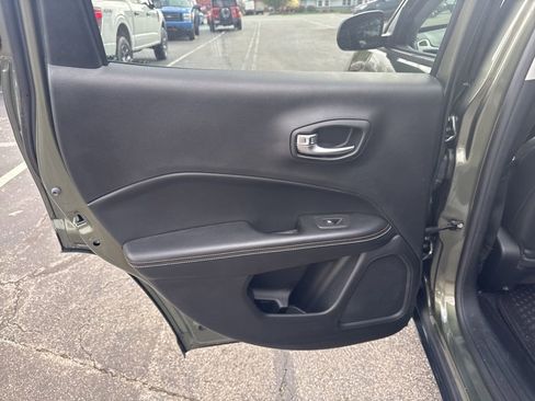 Used 2019 Jeep Compass Latitude w/ Cold Weather Group image 28