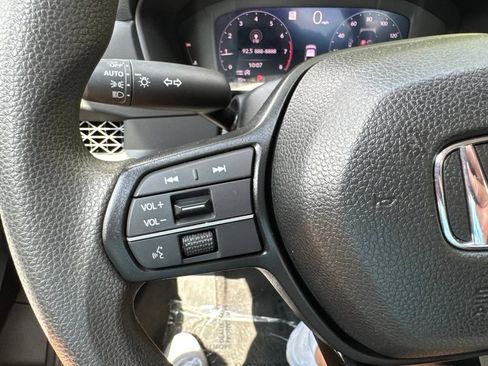 Used 2025 Honda Accord SE image 18