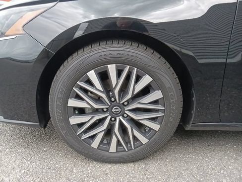 Used 2024 Nissan Altima 2.5 SV FWD image 10