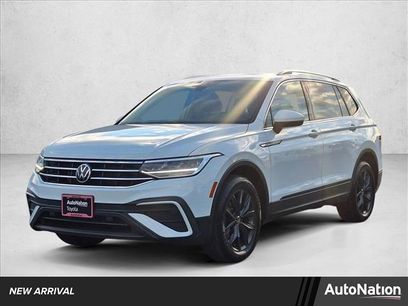 Used 2022 Volkswagen Tiguan SE w/ Panoramic Sunroof Package