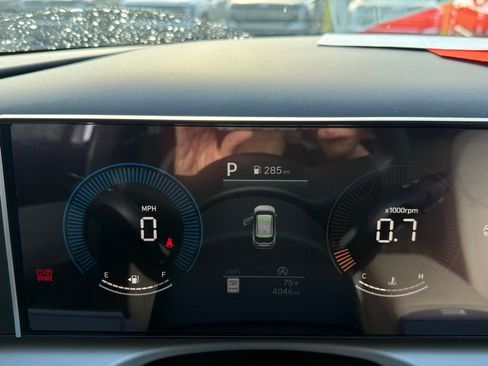 Used 2025 Hyundai Tucson SE FWD image 14
