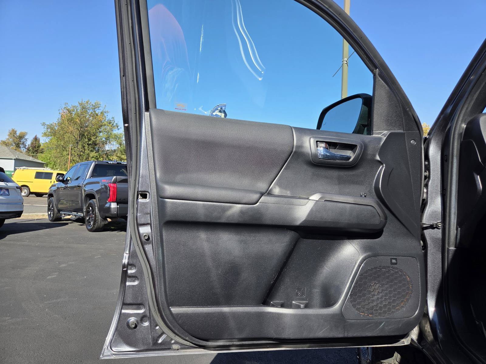 Used 2021 Toyota Tacoma TRD Off-Road w/ TRD Premium Off Road Package AWD/4WD image 12