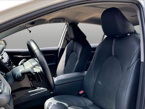 Used 2019 Toyota Camry XSE FWD image 8