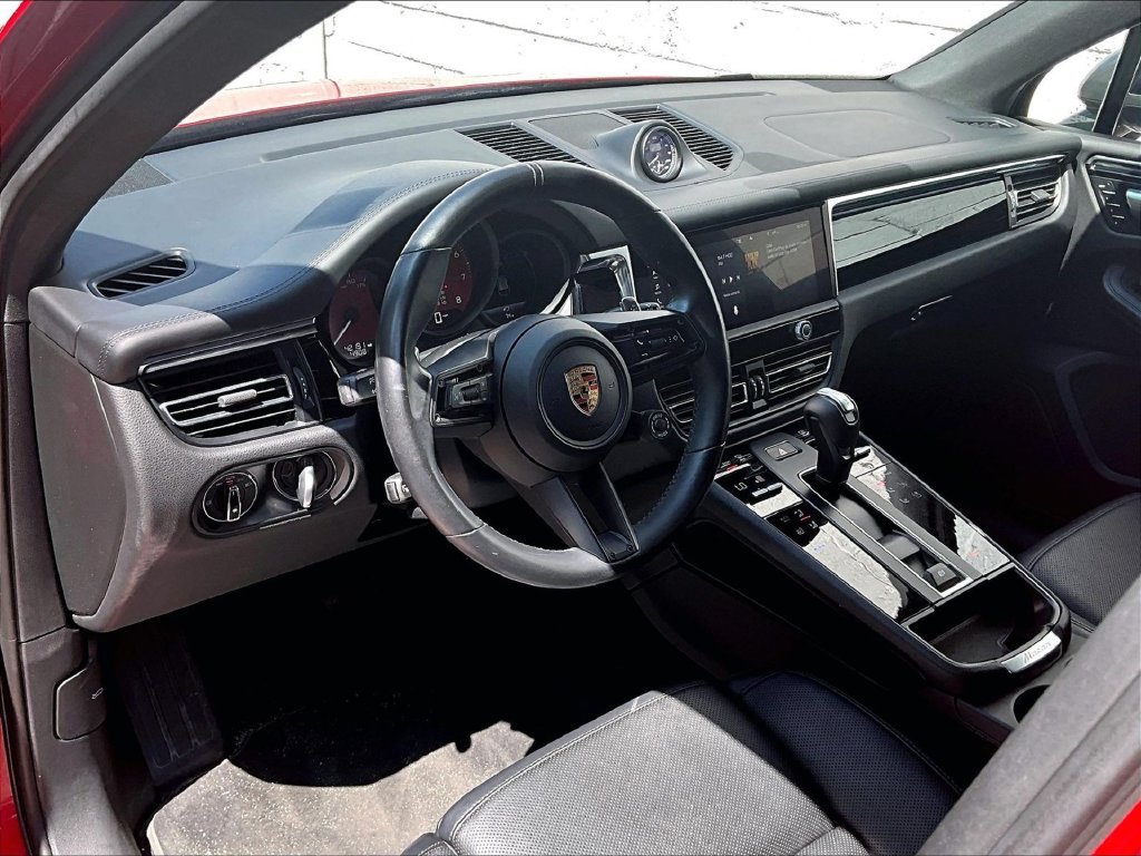 Certified 2023 Porsche Macan Turbo AWD/4WD image 4