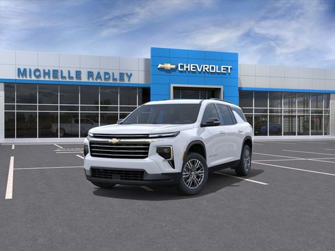 New 2026 Chevrolet Traverse LT w/ Driver Confidence Package AWD/4WD image 8