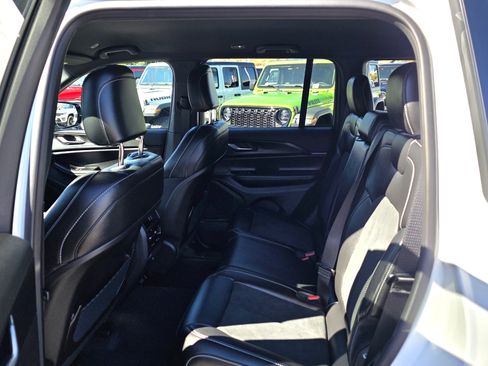 New 2025 Jeep Grand Cherokee Altitude image 18