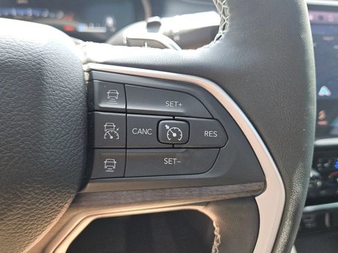 Used 2024 Jeep Grand Cherokee Limited w/ Luxury Tech Group II AWD/4WD image 23