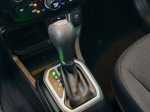 Used 2019 Jeep Renegade Latitude image 19