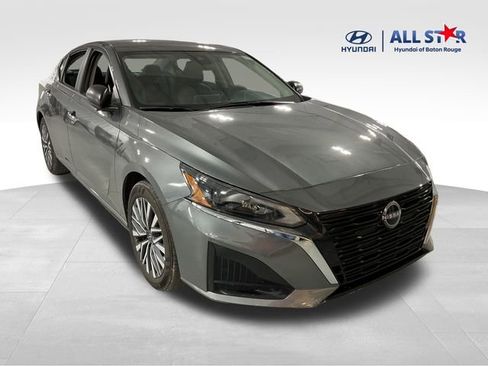 Used 2025 Nissan Altima 2.5 SV image 1