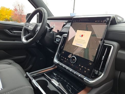 New 2026 GMC Yukon XL Denali w/ Sun & Power Step Package image 9