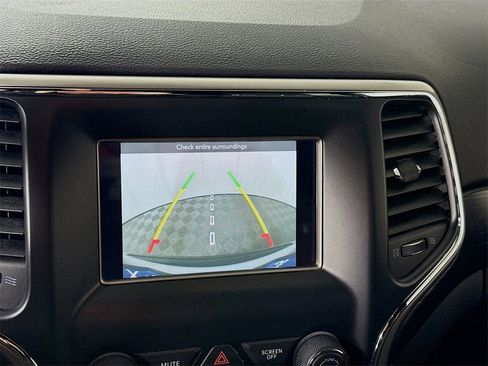 Used 2019 Jeep Grand Cherokee Laredo w/ Security & Convenience Group image 7