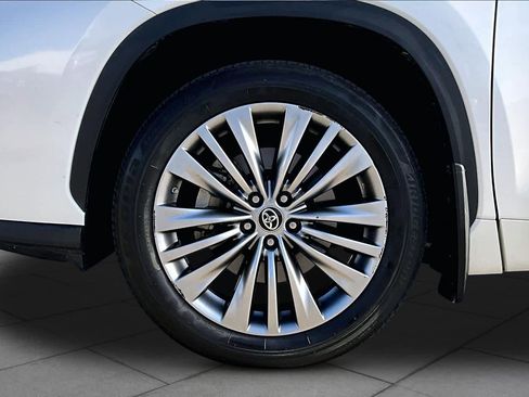 Used 2020 Toyota Highlander Platinum FWD image 11