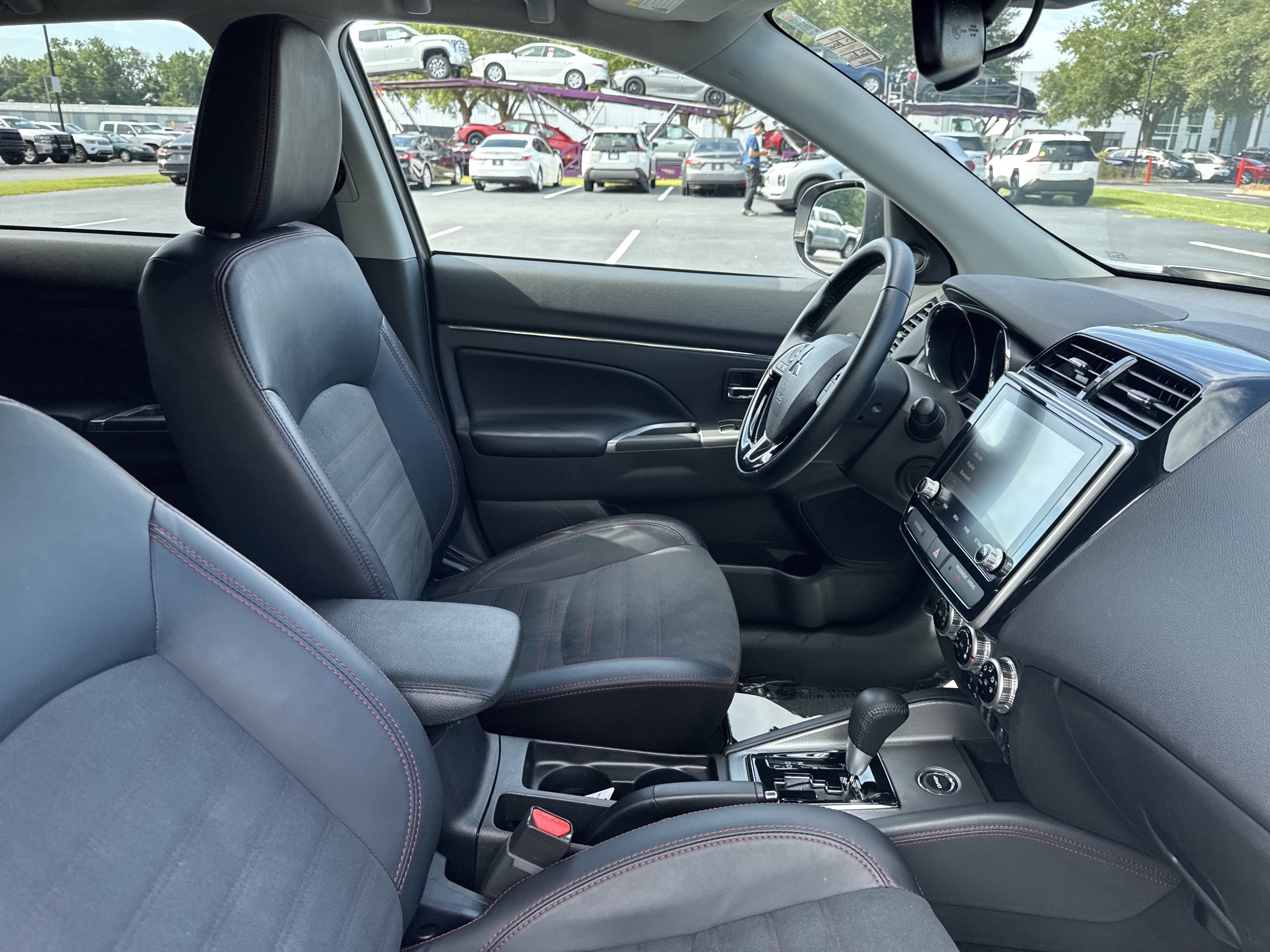 Used 2025 Mitsubishi Outlander Sport SE AWD/4WD image 32