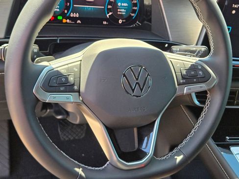 New 2026 Volkswagen Atlas Cross Sport SE FWD image 11