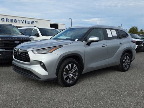 Used 2024 Toyota Highlander LE image 9