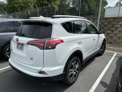 Used 2016 Toyota RAV4 LE AWD/4WD image 4