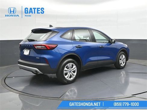 Used 2023 Ford Escape AWD image 2