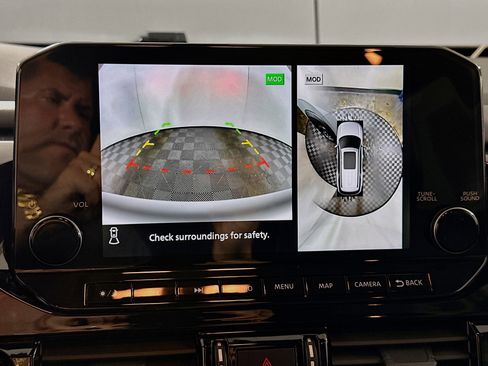 Used 2025 Nissan Pathfinder SL image 23