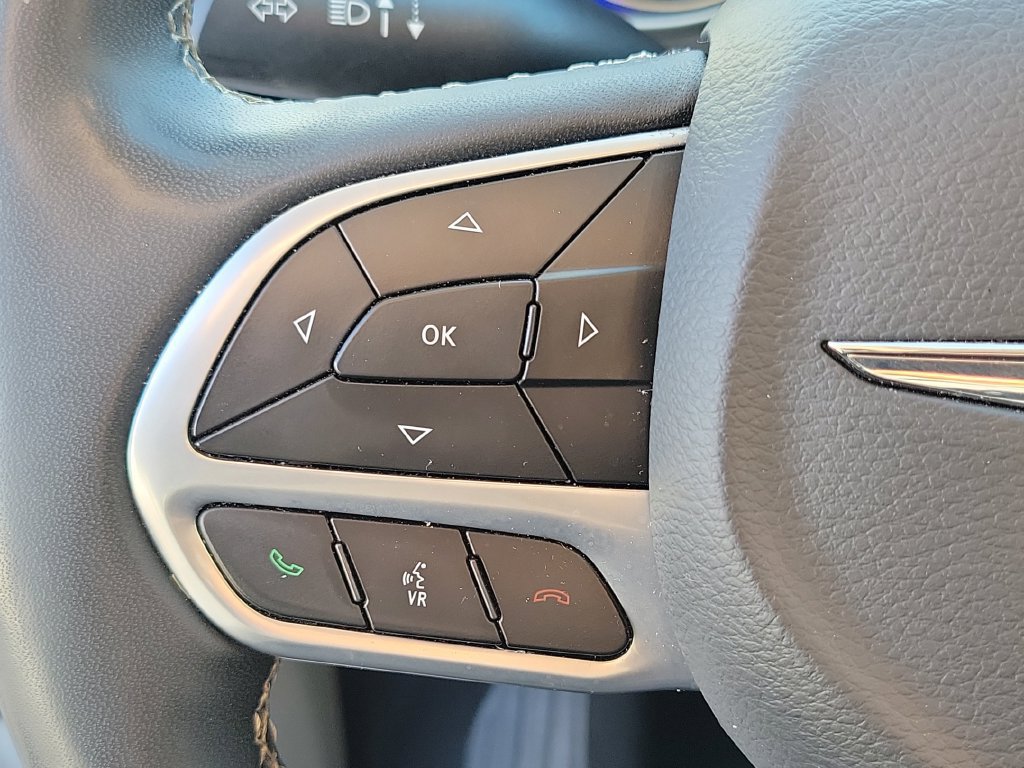 Used 2024 Chrysler Pacifica Limited FWD image 36