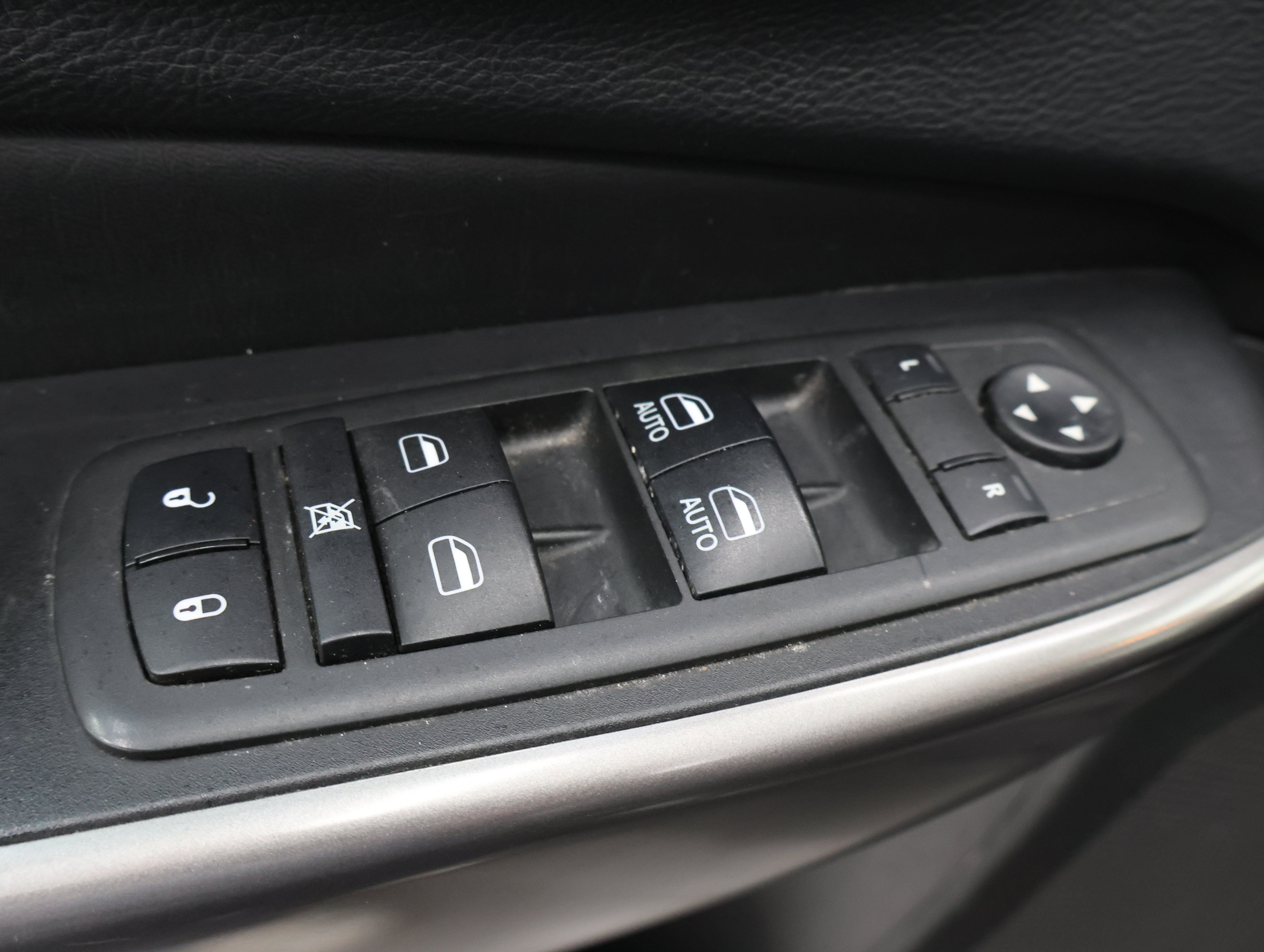 Used 2019 Jeep Cherokee Limited w/ Trailer Tow Group AWD/4WD image 42