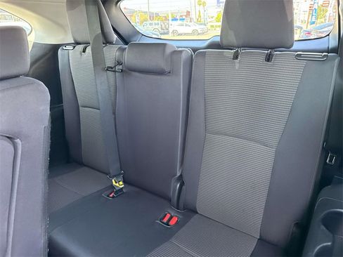 Used 2023 Toyota Highlander LE image 11