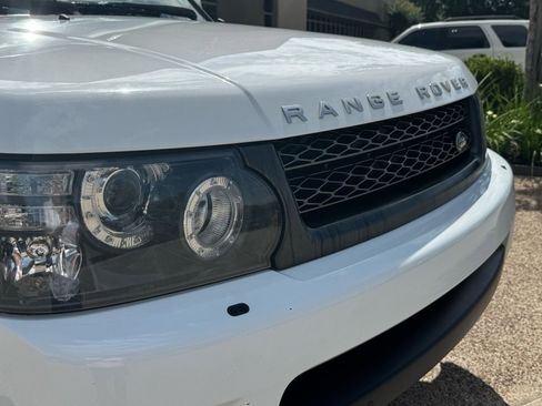 Used 2011 Land Rover Range Rover Sport HSE LUX AWD/4WD image 2