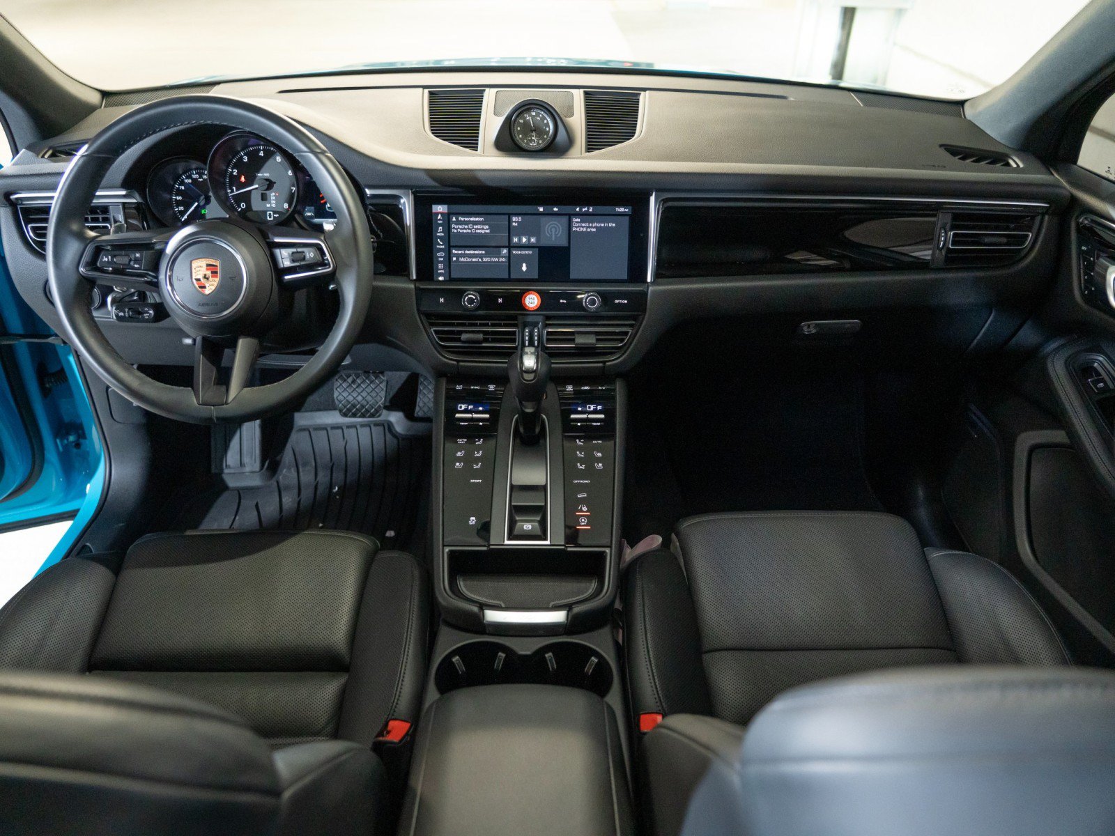Certified 2023 Porsche Macan AWD/4WD image 26