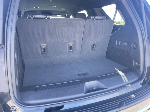 Used 2024 GMC Yukon SLT w/ SLT Luxury Package AWD/4WD image 15