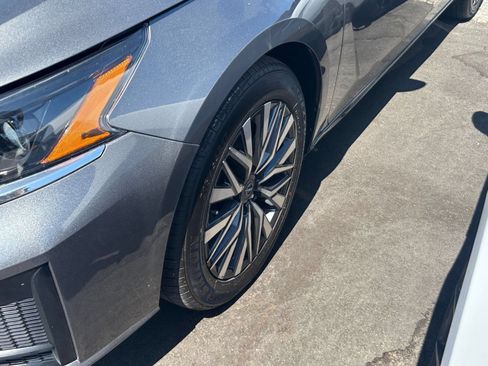 Used 2025 Nissan Altima 2.5 SV FWD image 31