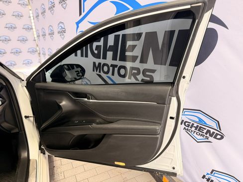 Used 2018 Toyota Camry XSE image 23