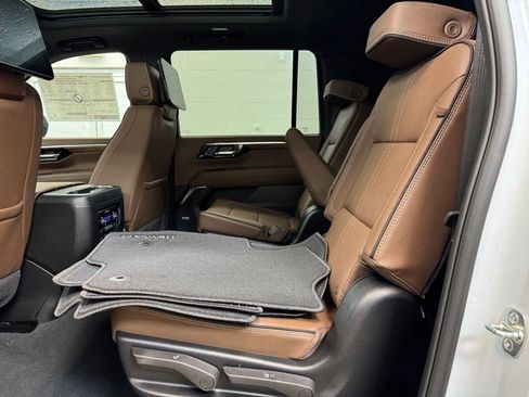 New 2026 Chevrolet Suburban High Country AWD/4WD image 16