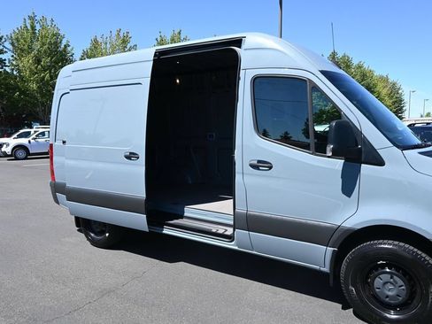 Used 2019 Mercedes-Benz Sprinter 144 image 45