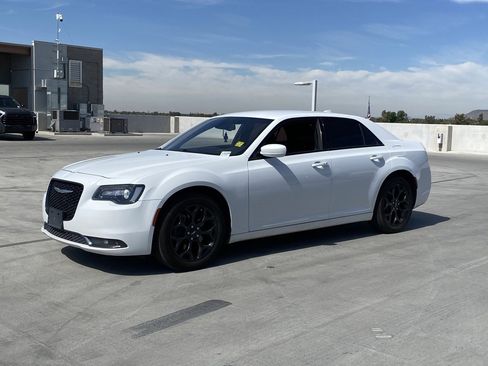 Used 2019 Chrysler 300 S image 4