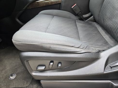 Used 2018 Chevrolet Suburban LS RWD image 15