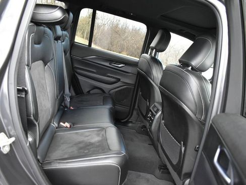 Used 2024 Jeep Grand Cherokee Altitude image 31