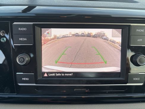 Used 2022 Volkswagen Taos S image 3